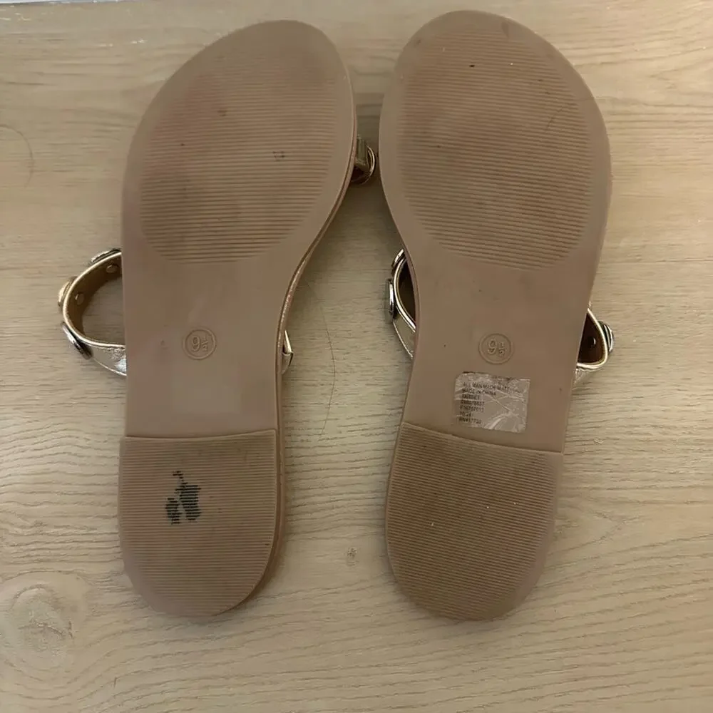 Gently word Women’s size 9 1/2 Universal Thread sandals with metallic accents